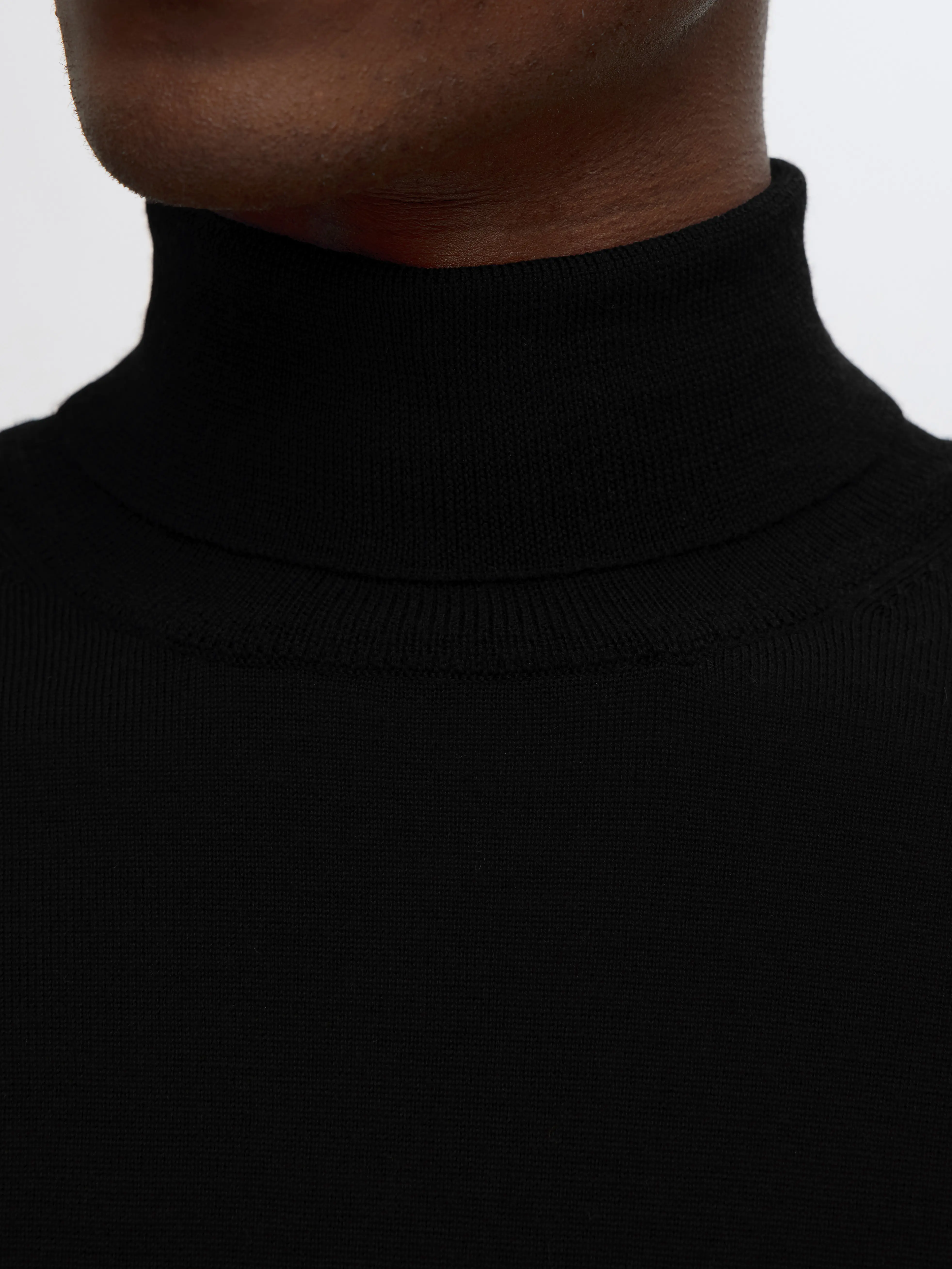 Pullover Tray Rollneck